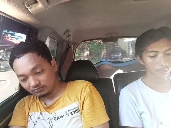 Aswar Anas (28) dan Nurhandani Febri (18) saat dibawa ke Mapolres Jeneponto.