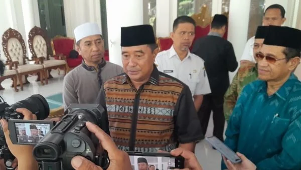 Pj Gubernur Sulsel, Bahtiar Baharuddin saat konferensi pers di Rumah Jabatan Gubernur pada Rabu, (8/5).