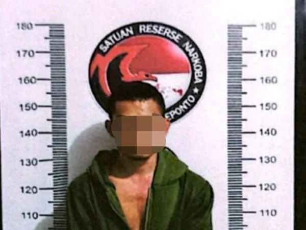 Tersangka penyalahgunaan Narkotika, I saat diamankan di Polres Jeneponto (Dok : ist).