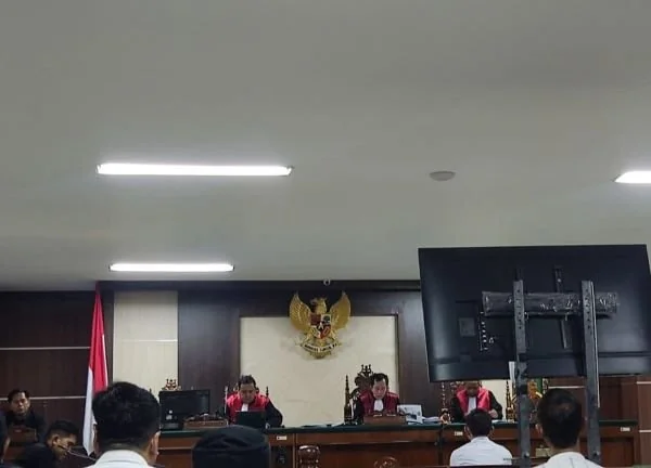 Dua Terdakwa Kasus Korupsi Pengadaan Bantuan Sapi BPBD Jeneponto Divonis 4 Tahun Penjara.
