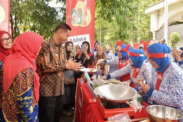 Pj Gubernur Sulsel, Prof Fadjry Djufry di lomba kreasi PT ABC Indonesia (Dok: Ist)