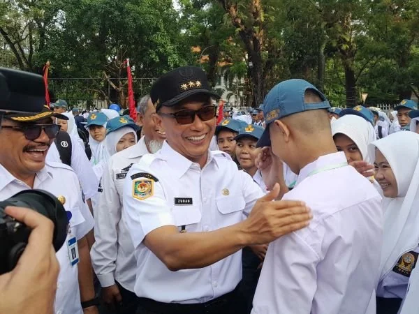 Penjabat (Pj) Gubernur Sulawesi Selatan, Prof Zudan Arif Fakrulloh saat kegiatan MPLS di Rumah Jabatan Gubernur (Dok: Nofi KabarMakassar)