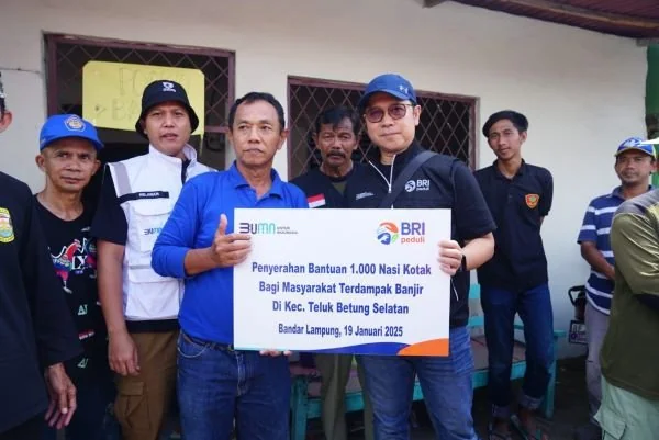 BRI saat memberikan bantuan untuk korban banjir Lampung (Dok : Ist).