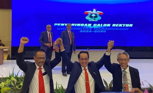 Prof Sukardi, Prof Jamaluddin Jompa, dan Prof Budu usai pemilihan calon rektor Universitas Hasanuddin (Dok: Nofi KabarMakassar