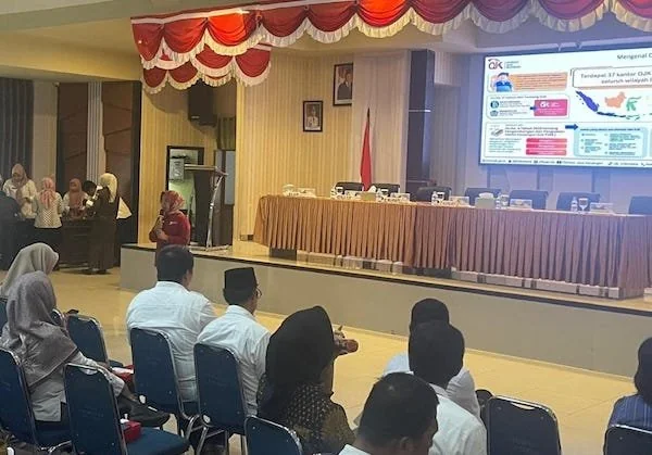 Edukasi keuangan yang diselenggarakan oleh OJK Sulselbar bersinergi dengan pemerintah kabupaten dan sektor jasa keuangan (Dok: Ist)