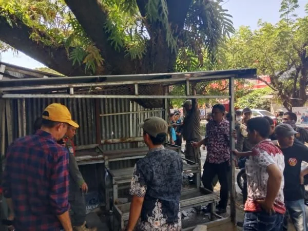 Penertiban PKL di Tamalanrea (Dok: Ist).