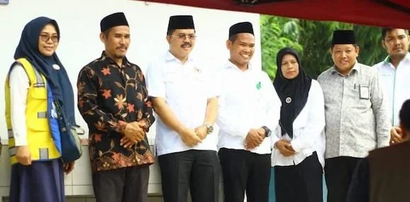 Anggota Komisi V DPR RI, Muh Aras, meresmikan Pembangunan Sanitasi Pondok Pesantren (Pontren) Darud Da’wah Wal Irsyad (DDI) Pattojo, Desa Rompe Gading Kecamatan Liriaja Kabupaten Soppeng, Senin (8/1). Foto ist