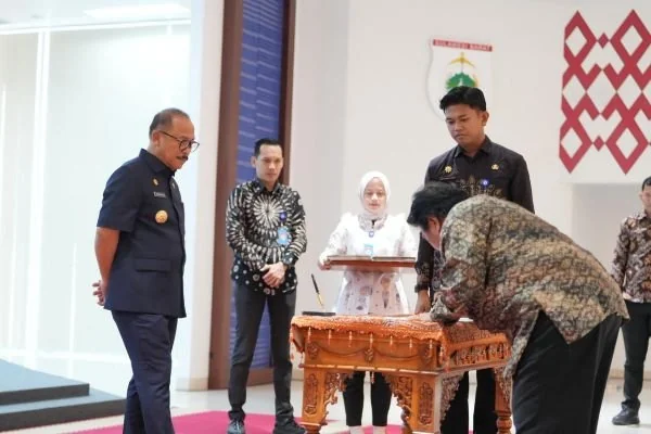 Penandatanganan MoU Pemprov Sulbar dan 17 Perusahaan (Dok : Ist).