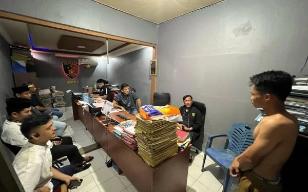 Pelaku pengeroyokan saat dimintai keterangan (Dok: Ist).