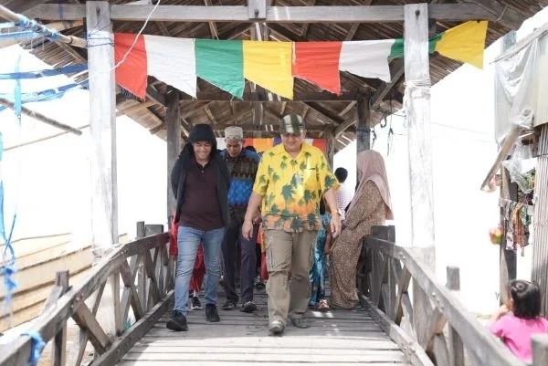 Wali Kota Makassar, Munafri Arifuddin saat mengunjungi salah satu pulau di Makassar (Dok : Ist).
