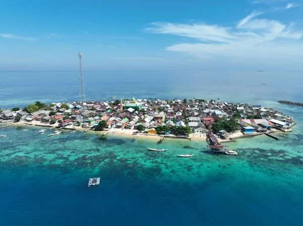 Dinas Komunikasi dan Informatika (Kominfo) Makassar melakukan pendataan dan monitoring langsung ketersediaan jaringan di Pulau Barrang Lompo dan Pulau Barrang Caddi.