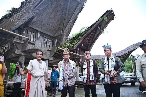Anggota Komisi X DPR RI, La Tinro La Tunrung, saat mengunjungi wilayah Toraja (dok. Ist)