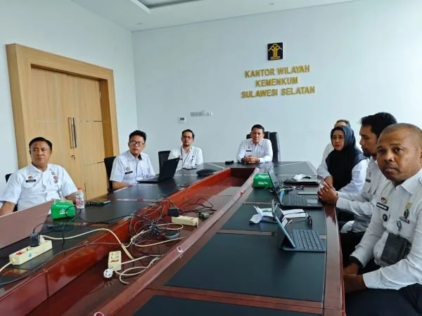 Kakanwil Kemenkum Sulsel Andi Basmal mengikuti Zoom Meeting (Dok : Ist).