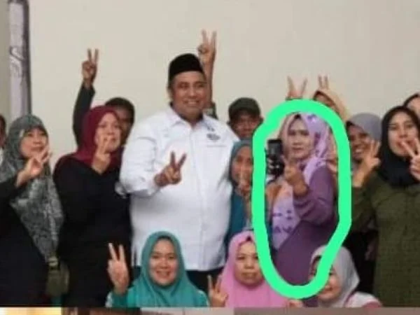 Beredar foto diduga ASN Pemda Kabupaten Maros yang ikut berkampanye (Dok : Ist).