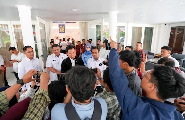Menteri Koordinator Bidang Hukum, HAM, Imigrasi, dan Pemasyarakatan, Yusril Ihza Mahendra saat berkunjung ke Makassar (dok. Ist)