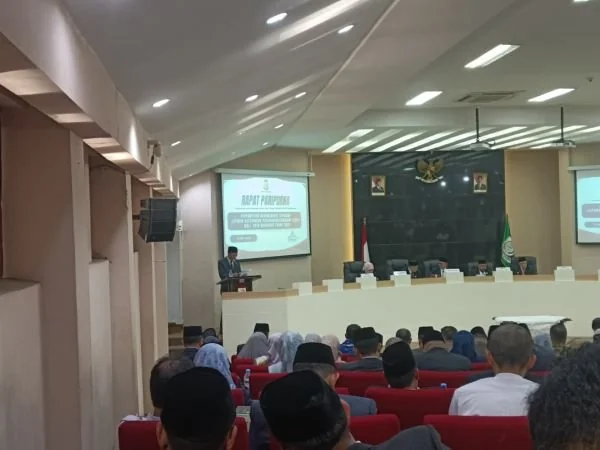 Ketua Panitia Khusus (Pansus) LKPJ DPRD Makassar, Basdir saat Menyampaikan Rekomendasi Laporan LKPJ Wali Kota Makassar 2025 (Dok: KabarMakassar).