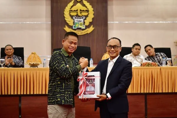 Pj Gubernur Sulsel, Prof Fadjry Djufry dan mantan Pj Gubernur Sulsel, Prof Zudan Arif Fakrulloh yang kini menjabat sebagai Kepala BKN (Dok: Ist)