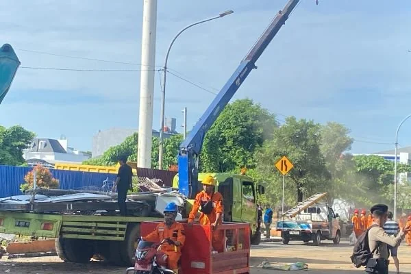 Eksekusi lahan di Showroom mobil Mazda Jalan AP Pettarani Makassar (Dok: Atri KabarMakkassar).