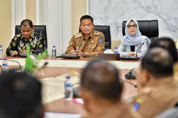 Pj Gubernur Sulsel, Prof Fadjry Djufry dan Ketua DPRD Provinsi Sulsel, Andi Rachmatika Dewi di Kantor DPRD Sulsel (Dok: Ist)
