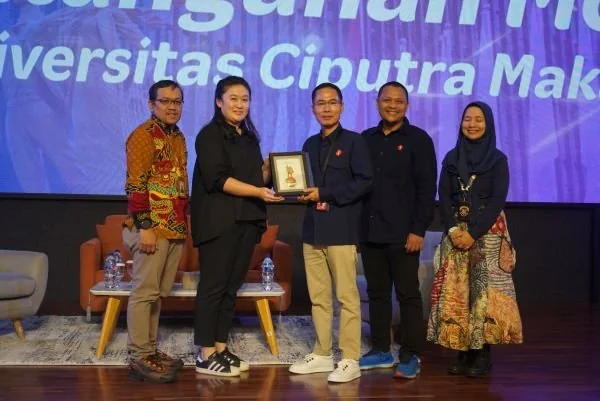 Telkomsel melakukan penandatanganan Memorandum of Understanding (MoU) dengan Universitas Ciputra Makassar (Dok : Ist).