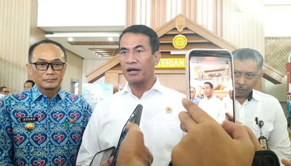 Pj Gubernur Sulsel, Prof Zudan Arif Fakrulloh dan Mentan RI, Andi Amran Sulaiman saat Sosialisasi Pengelolaan Komoditas Hortikultura (Dok: Nofi KabarMakassar)