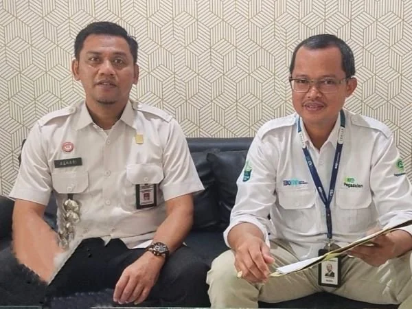 Kalapas Kelas IIB Takalar, Ashari melakukan kunjungan ke Kantor Pegadaian Cabang Takalar (Dok : ist).
