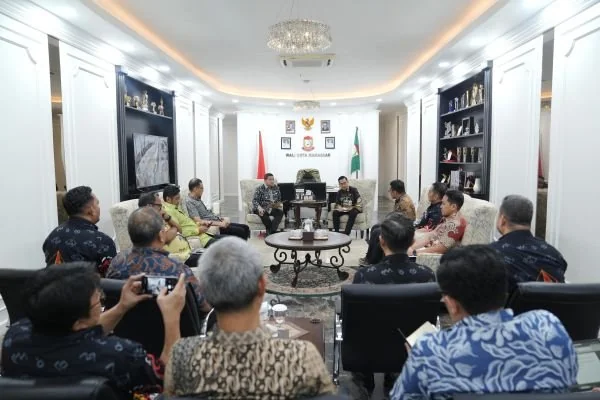 Audien Bapenda Provinsi Sulsel dan Wali Kota Makassar Munafri Arifuddin, (Dok: Ist).