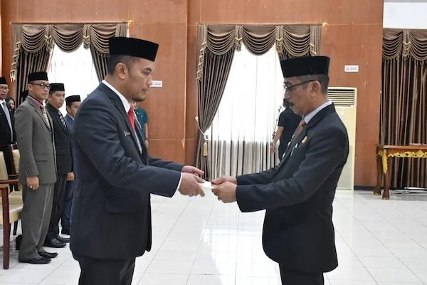 Proses Pelatikan  dan Pengambilan Sumpah oleh Pj Bupati Sinjai, Andi Jefrianto Asapa di ruang pola kantor Bupati Sinjai ist