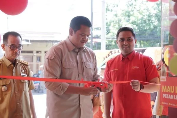 Peresmian ditandai dengan prosesi pengguntingan pita yang dilakukan oleh Bupati Bantaeng bersama CEO PT. Inti Lazuna Group, Hasdar Haedar. (Dok: Ist)