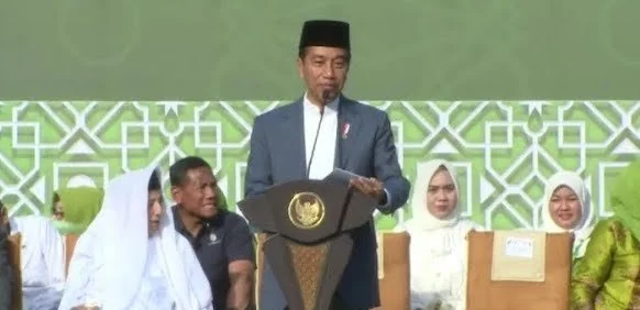 Presiden Widodo memberikan sambutan dalam acara Hari Lahir (Harlah) ke-78 Muslimat NU di Stadion Utama Gelora Bung Karno, Jakarta, Sabtu (20/1). Foto Sekretariat Presiden