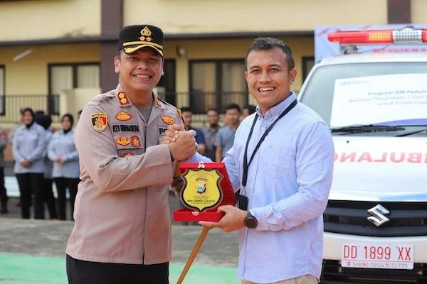 Kapolres Gowa, AKBP RTS Simanjuntak dan Pimpinan Cabnag BRI Sungguminasa, Yoga (Dok:Ist)