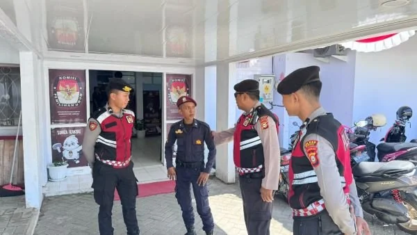 Satuan Samapta Polres Sinjai aktif lakukan patroli  keamanan di Kantor KPU dan Bawaslu Sinjai (Dok : Ist).