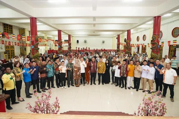 Kepala Dinas Kominfo SP Provinsi Sulawesi Selatan, Andi Winarno Eka Putra pada perayaan Sannipata Permabudhi Waisak 2569 BE (Dok: Ist)