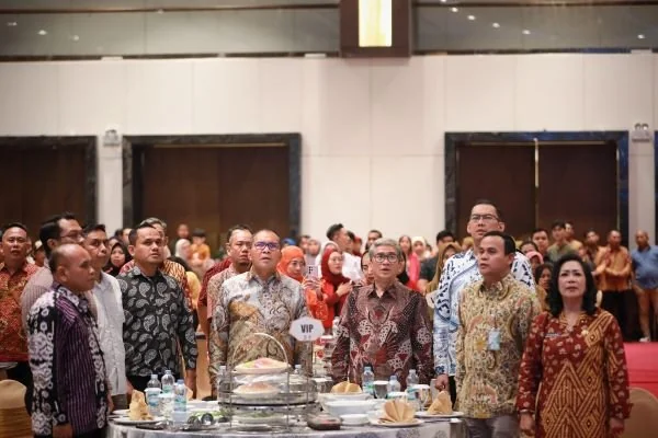 Wali Kota Makassar, Moh Ramdhan  Pomanto saat kegiatan Ramah Tamah May Day Tingkat Kota Makassar, di Claro Hotel, Jumat (3/5).