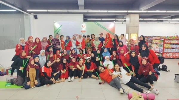 CitraCosmetics menggelar event olahraga pound fit pada Sabtu (25/5) di Jl Perintis Kemerdekaan KM 13.