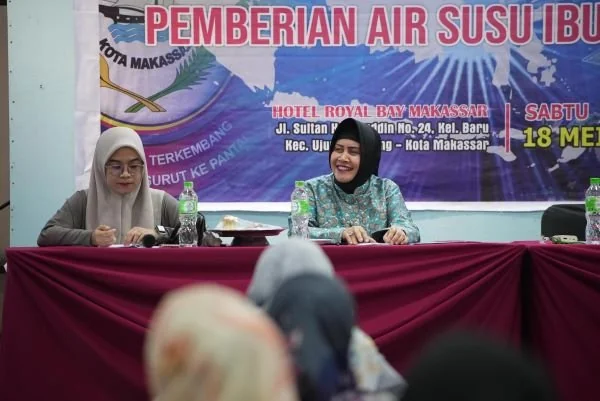 Ketua Tim Penggerak PKK Kota Makassar, Indira Yusuf Ismail, menyosialisasikan Peraturan Daerah (Perda) Nomor 3 Tahun 2016 tentang Pemberian Air Susu Ibu (ASI) Eksklusif kepada para ibu rumah tangga (IRT) di Hotel Royal Bay.