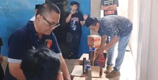 Oli palsu yang ditemukan Polda Sulbar di Wonomulyo Polman (Dok : Ist).