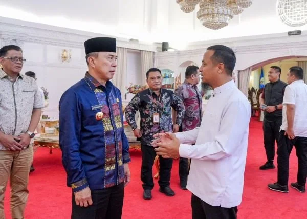 Gubernur Sulsel, Andi Sudirman Sulaiman bersama Gubernur Sultra Andi Sumangerukka di Rumah Jabatan Gubernur Sulsel (Dok: Ist)