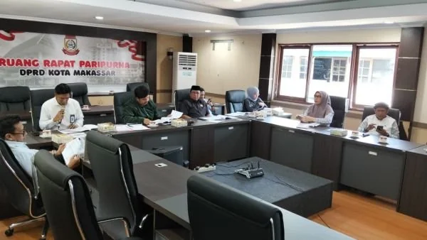 Suasana rapat monitoring dan evaluasi (monev) Triwulan I bersama Badan Pendapatan Daerah (Bapenda) (Dok: Sint KabarMakassar).
