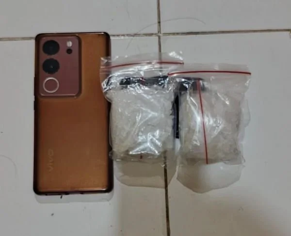 barang bukti sabu dan Hp pelaku, yang telah disita pihak kepolisian (Dok:Ist)