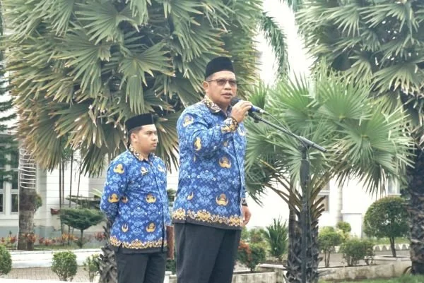 Penjabat (Pj) Sekretaris Daerah Kabupaten Jeneponto, Maskur saat memimpin jalannya upacara. (Dok: Ist)