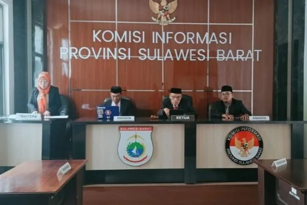 Sidang sengketa informasi yang dilakukan Komisi Informasi Sulawesi Barat (Dok : Ist).