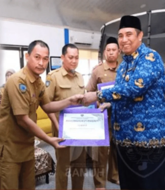 Bupati Maros Beri Penghargaan Perpustakaan Desa Berbasis Inklusi Sosial