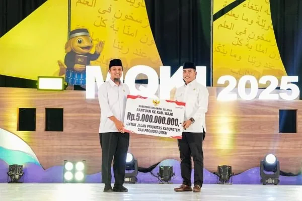 Gubernur Sulawesi Selatan, Andi Sudirman Sulaiman mengalokasikan anggaran sebesar Rp522 miliar untuk perbaikan dan peningkatan infrastruktur jalan provinsi yang menghubungkan sejumlah wilayah di Kabupaten Wajo (Dok : Ist).