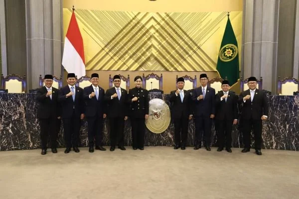 Sarjito mengambil sumpah jabatan sebagai Kepala Eksekutif Pengawas Bursa Mineral dan Komoditas Strategis (BMKS) merangkap Anggota Dewan Komisioner OJK periode 2026-2031 (Dok: Ist)