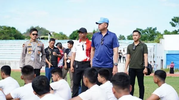 Kapolda Sulbar saat memantau tes jasmani taruna Akpol.