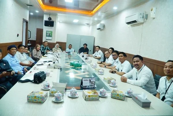 Rapat Bapenda dengan Komisi B DPRD Kota Makassar, (Dok: Ist).