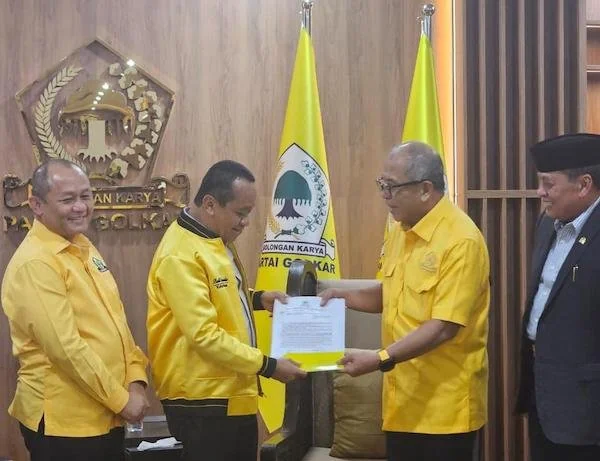 Politisi Senior Golkar Sulsel Ilham Arief Sirajuddin dari Ketua Umum (Ketum) Partai Golkar Bahlil Lahadalia (Dok: Ist).
