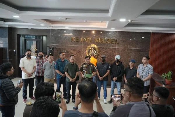Konferensi pers Kejati Sulsel penangkapan DPO Tipikor APBDes di Sulteng (Dok: Ist).