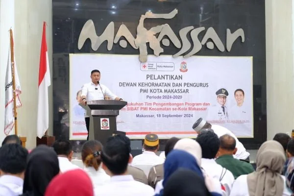 Bupati Gowa, Adnan Purichta Ichsan selaku Ketua Palang Merah Indonesia (PMI) Sulawesi Selatan melakukan Pelantikan Dewan Kehormatan dan Pengurus PMI Kota Makassar Periode 2024-2029 (Dok : Ist).